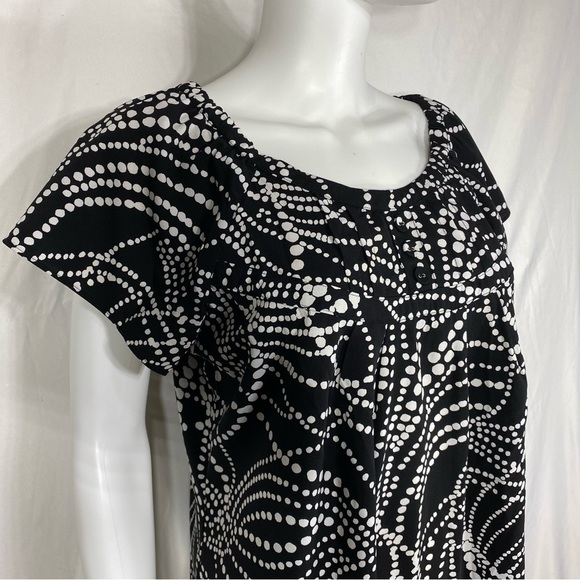 Fred David Stretch Black White Swirled Dot Print Flutter Sleeve Blouse - Picture 6 of 6